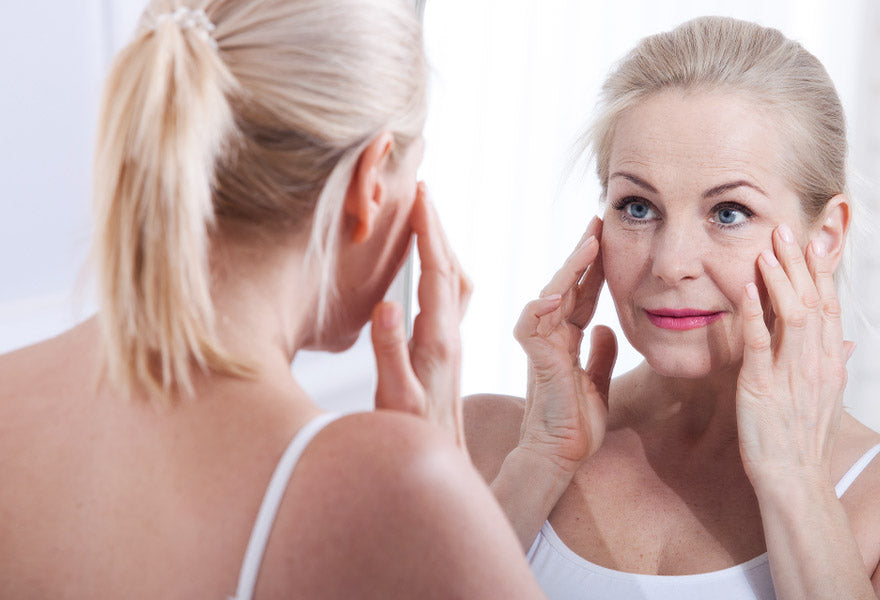 Kollagen Skin Improver pulver och förpackning med 30 sticks á 2,5 g, för förbättrad hudelasticitet och minskade rynkor.